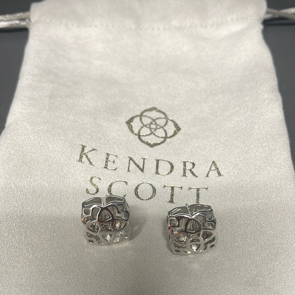 **closet closing!!![Kendra Scott] Tima Silver Oversized Stud Earrings - Picture 2 of 5